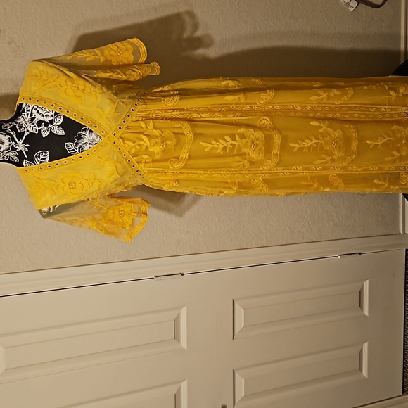 Gorgeous Buttery Yellow, Lace Bohemian Maxi Dress size Small - Picture 3 of 8